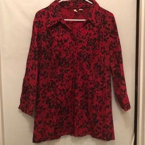 ❤️‍🔥4 for $20 Pretty red and black button down blouse